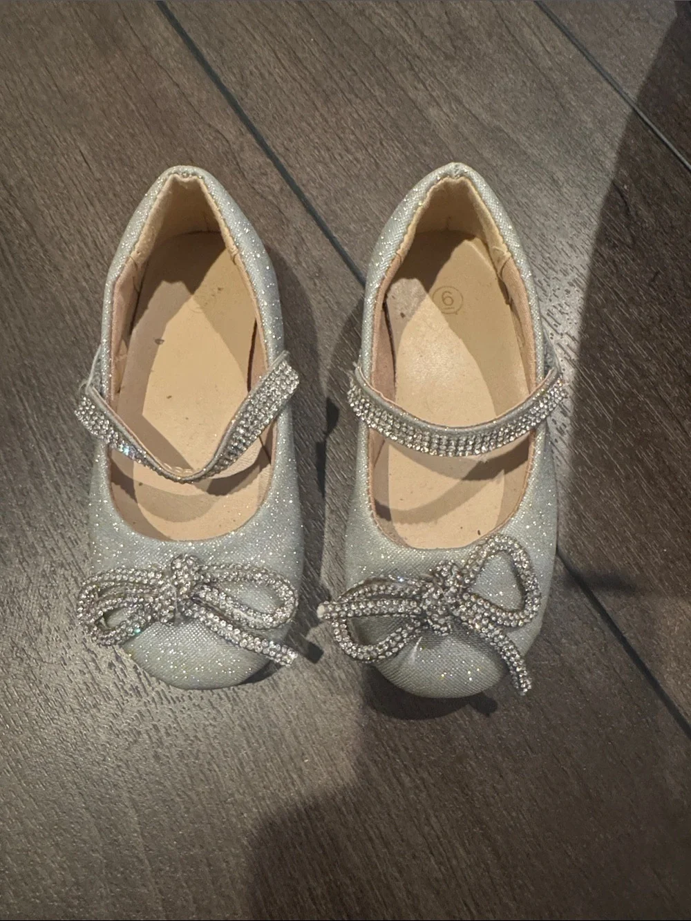 Girls Sparkle Bow Mary Jane Dress Shoes in Silver